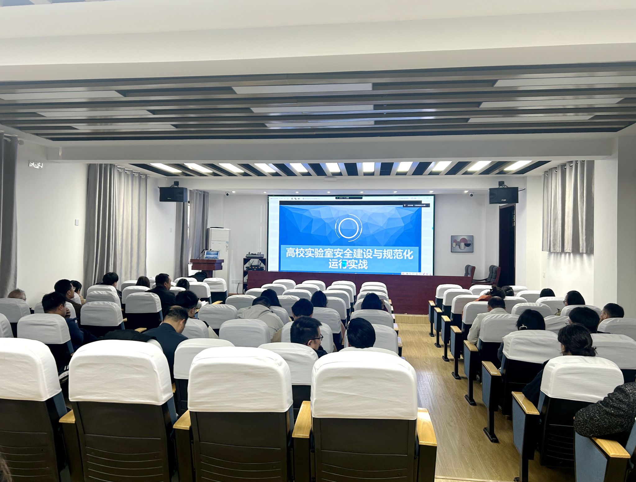 无码人妻丰满熟妇护士A片